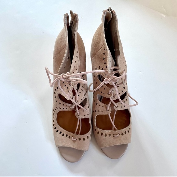 14th & Union Creamy Tan Laser Cutout Lace Up Block Heels Size 11 - Picture 2 of 10
